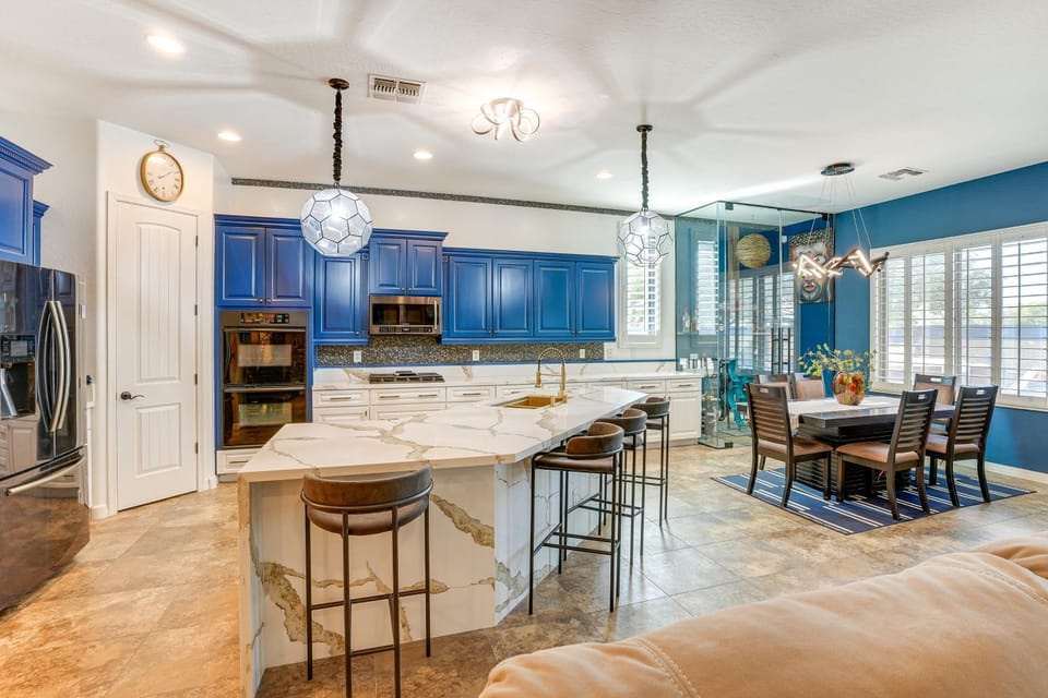 Putting Green & Hot Tub: Goodyear Retreat! House in Goodyear