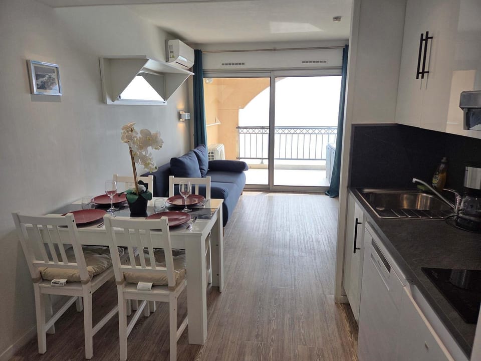 T2 balcon vue mer, 2 piscines, plage à pied 4pers Apartment in Cannes