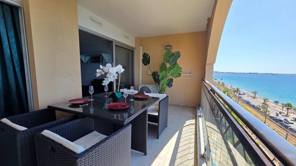 Le Cannes Beach 799 - terrasse vue mer panoramique Apartment in Cannes