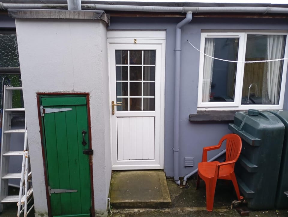 Cosy Cottage- Sleeps 4 Free Parking & Golf Nearby House in Buncrana
