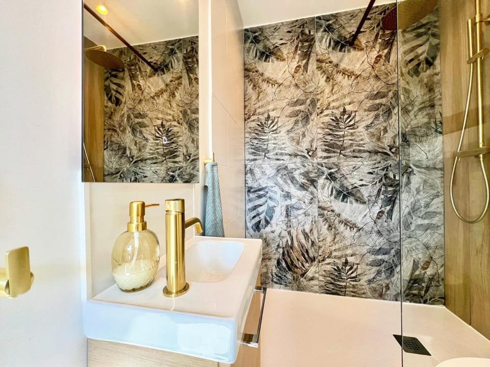 Lou Miradou 1 - Vieux village médiéval, Cosy, Clim, 2 personnes Apartment in Provence-Alpes-Côte d'Azur
