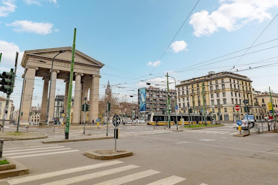 Day, Neighbourhood, City view, Street view, Location