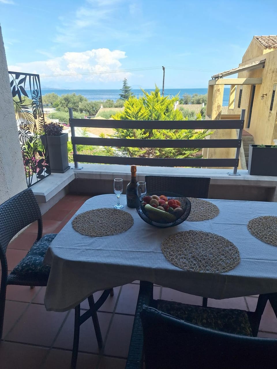 Balcony/Terrace, Location