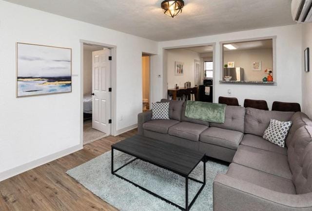 Fun Backyard Close to Downtown Pet Friendly 4BDRM Apartment in Des Moines
