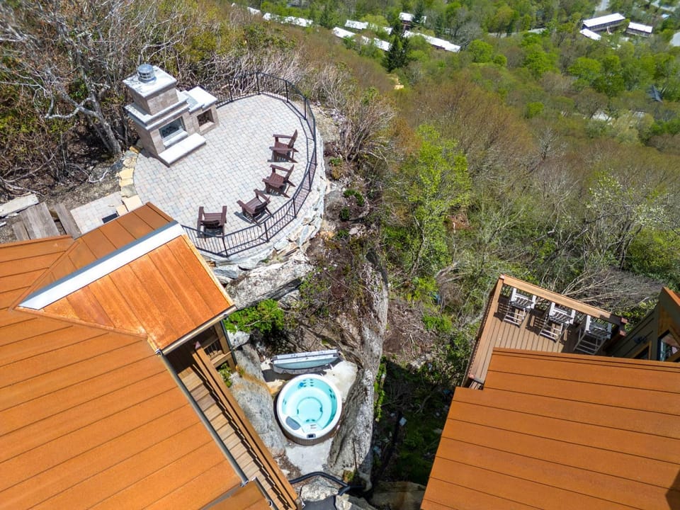 On The Rocks Straight Up House in Beech Mountain