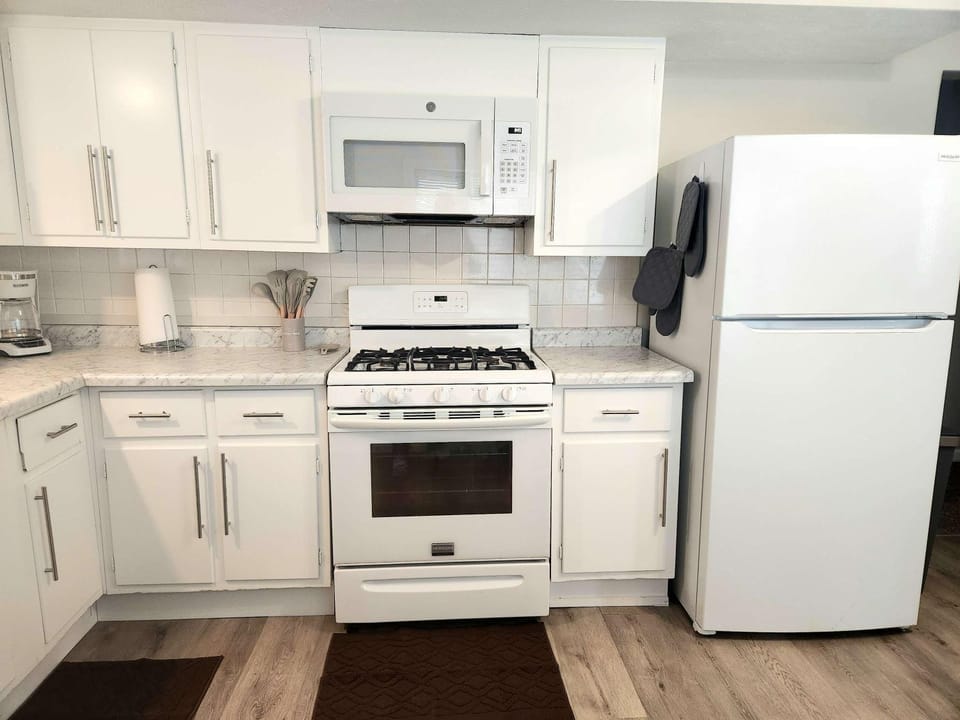 Modern and Cozy Space Near Columbus Attractions House in Columbus