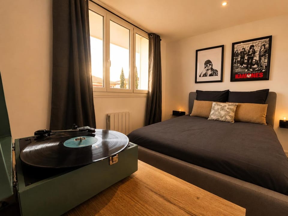 Bed, Bedroom
