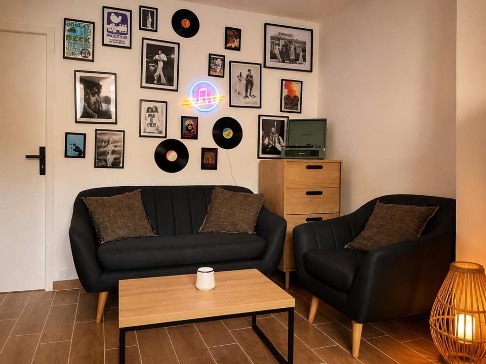 TV and multimedia, Seating area