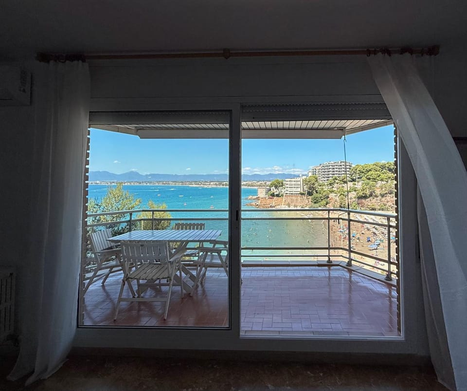 View (from property/room), Balcony/Terrace, Dining area, Sea view