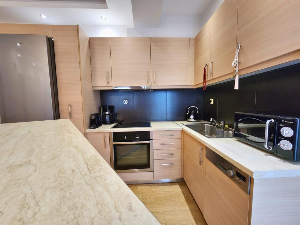 Kitchen or kitchenette, oven, stove