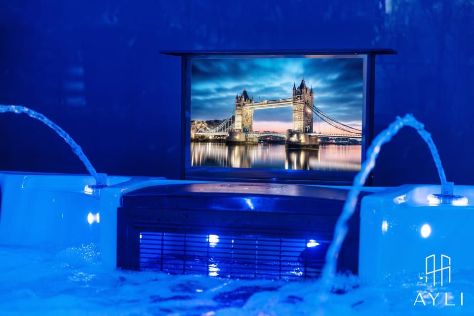 Hot Tub, TV and multimedia