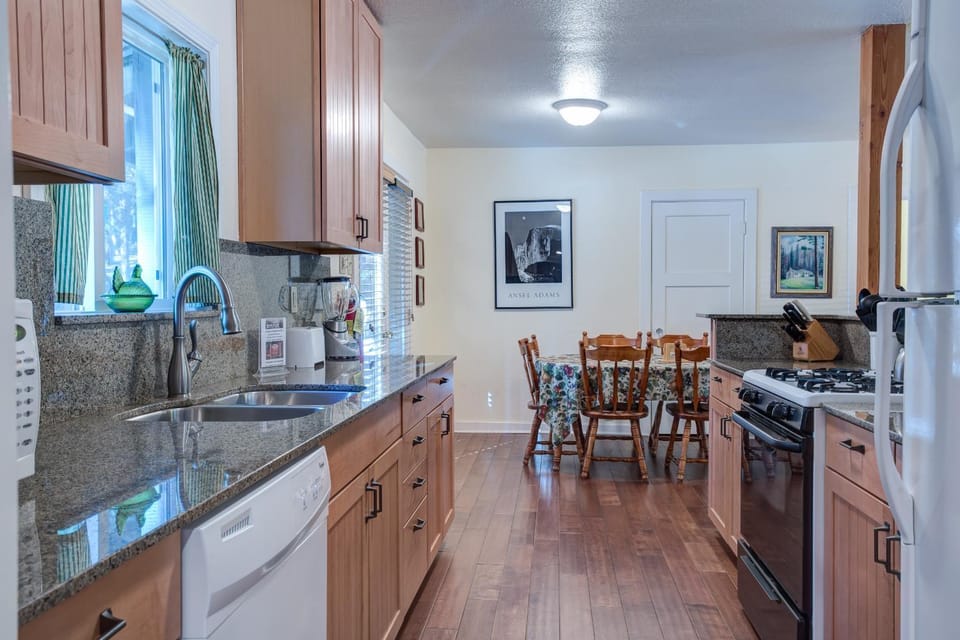 Ashbaugh Meadow House in Sierra Nevada