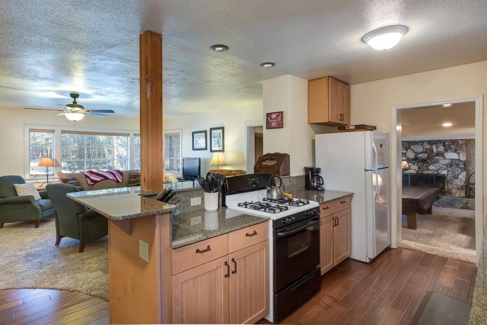 Ashbaugh Meadow House in Sierra Nevada