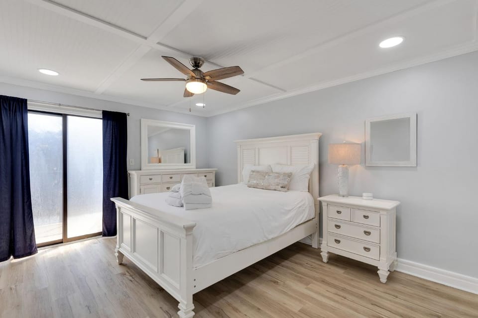 Xanadu Penthouse3 BalconiesBeach Equipment House in South Forest Beach
