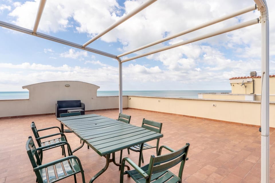 Day, View (from property/room), Balcony/Terrace, Dining area, Sea view