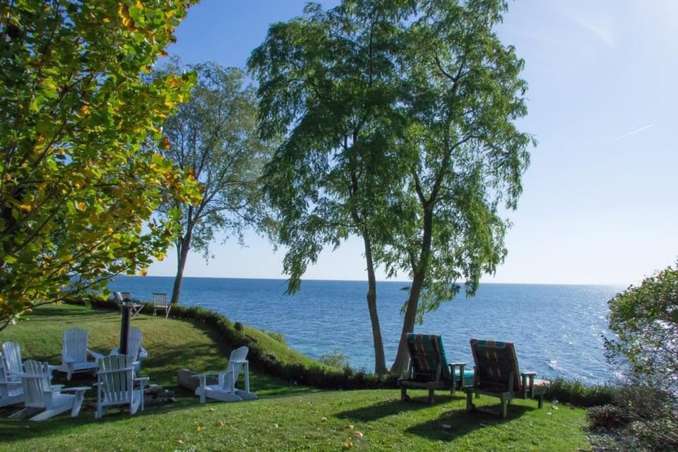 Luxury waterfront fairytale home -Carmen Elisabeth House in Burlington