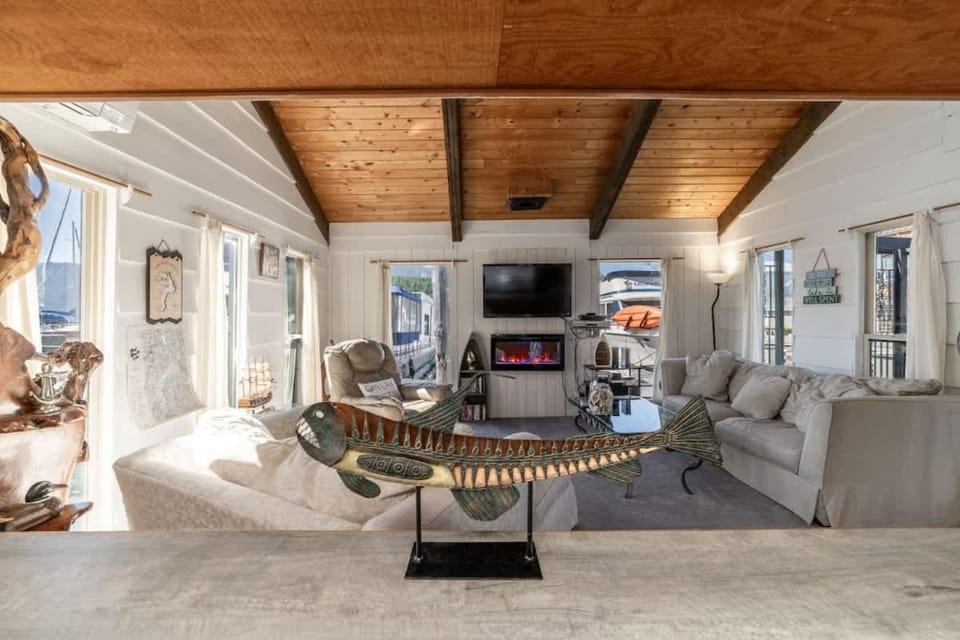 Rare Floating Home Retreat in Bayview With Dock House in Lake Pend Oreille