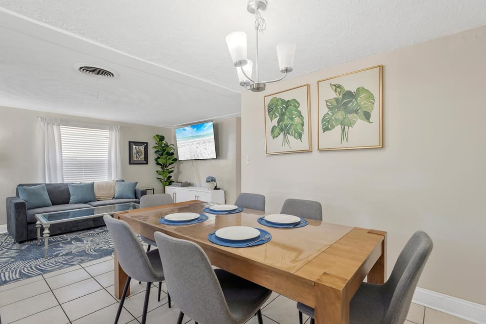 Fully Fenced With Hot tub near Siesta Key Bridge House in Sarasota