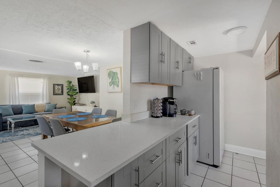 Fully Fenced With Hot tub near Siesta Key Bridge House in Sarasota