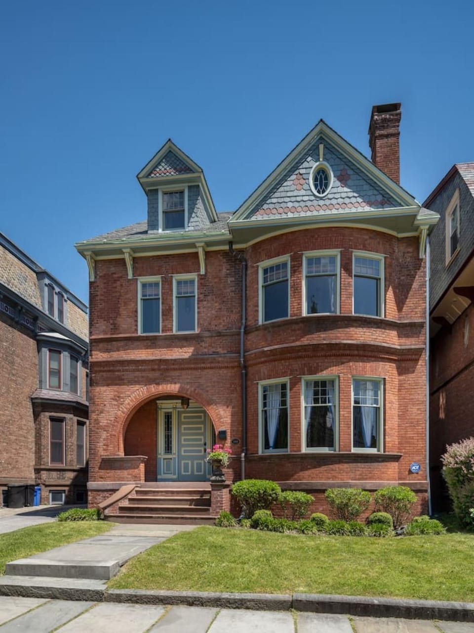 The Grand - The Nicest House in Newburgh House in Newburgh