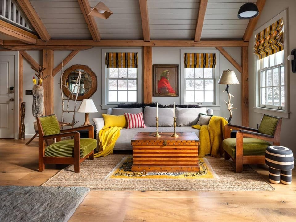 Post & Beam - Stunningly Designed Luxury Home with Pool & Hot Tub House in Gallatin