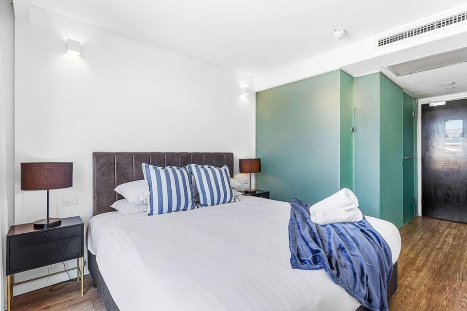 Bed, air conditioner