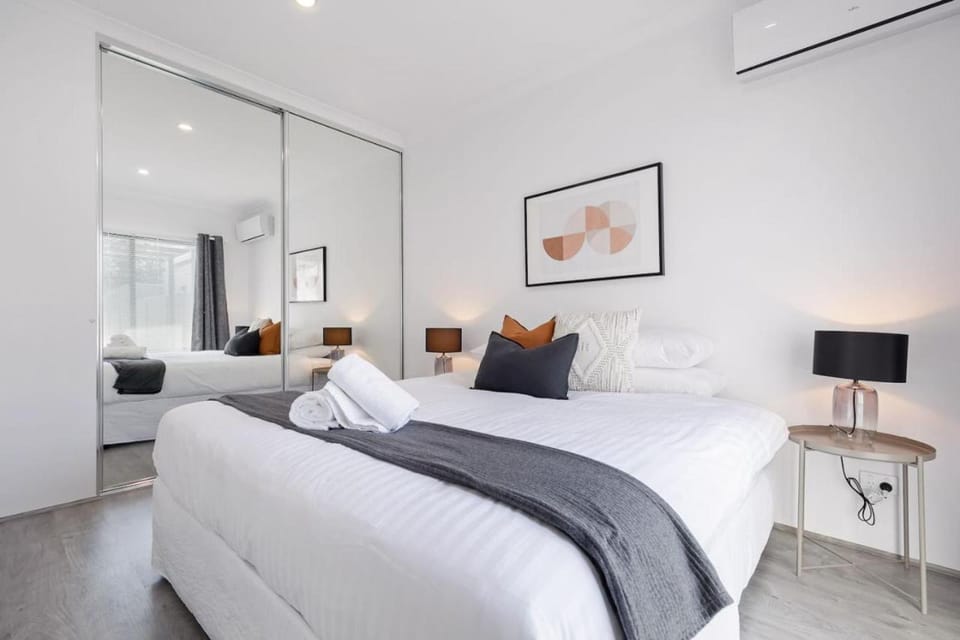 Photo of the whole room, Bedroom, air conditioner