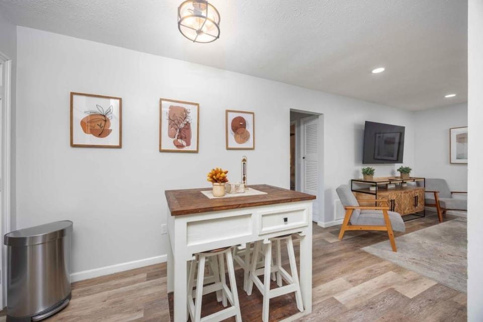 Elegant APT 8mi to FT Moore walk to Lakebottom Apartment in Phenix City