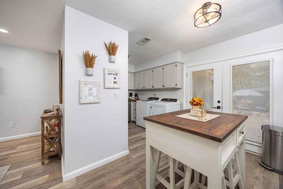 Elegant APT 8mi to FT Moore walk to Lakebottom Apartment in Phenix City
