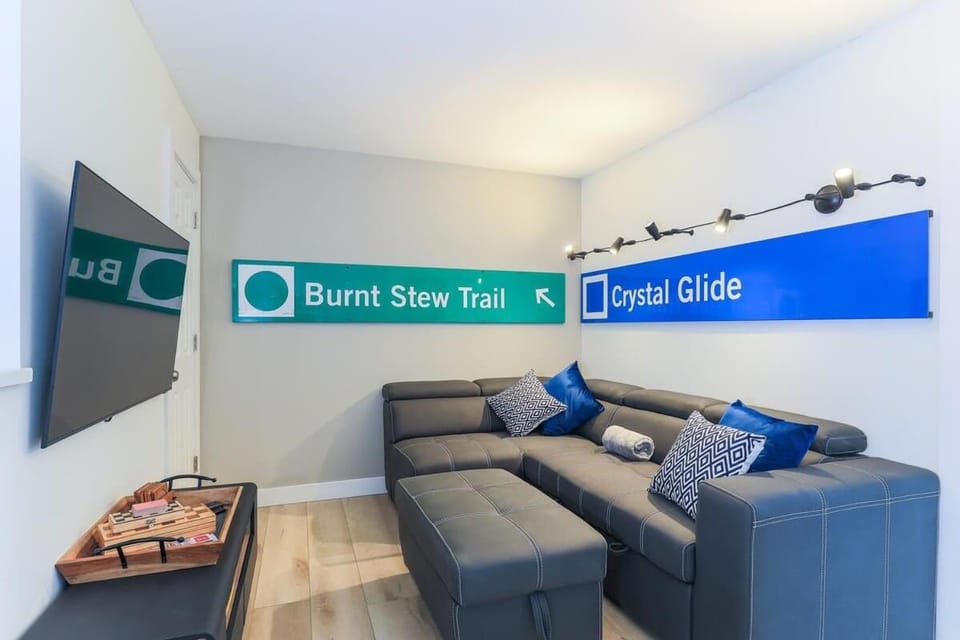 Whistler Village North Retreat - Private Hot tub House in Whistler