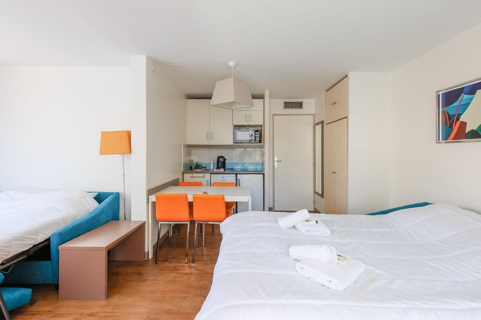 RIO - Idéal Congrès-200 m plages - App 6pers- climatisé, terrasse, piscine, parking Apartment in Cannes