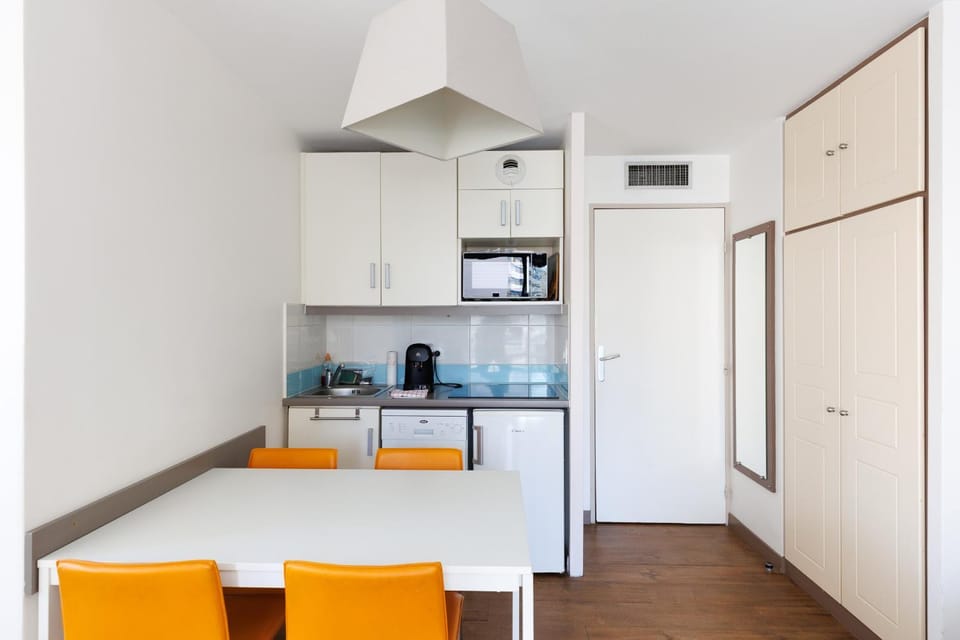 RIO - Idéal Congrès-200 m plages - App 6pers- climatisé, terrasse, piscine, parking Apartment in Cannes