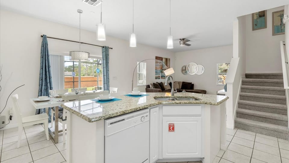 Kitchen or kitchenette, Dining area, stove