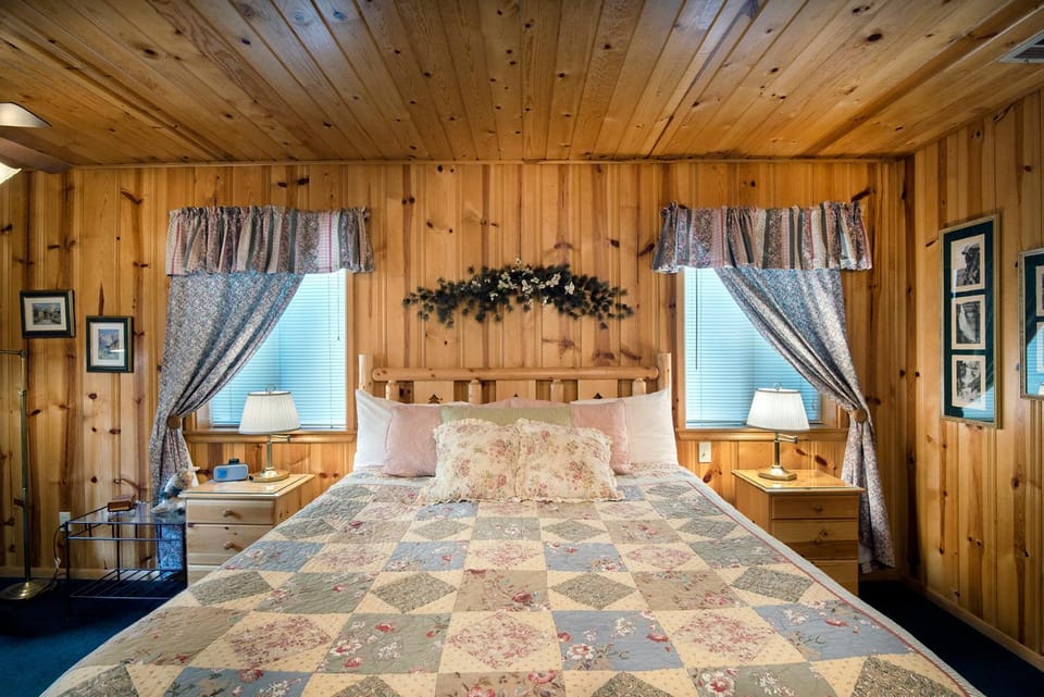 Deer Lodge House in Sierra Nevada