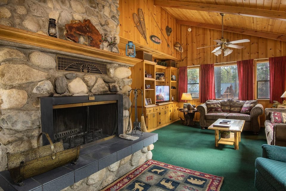 Deer Lodge House in Sierra Nevada