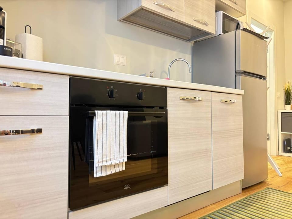 Kitchen or kitchenette, oven