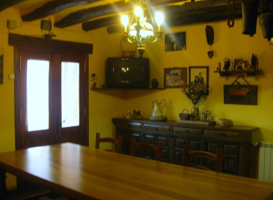 Casa Enriu-habitaciones con opcion a desayuno Country House in Alta Ribagorça