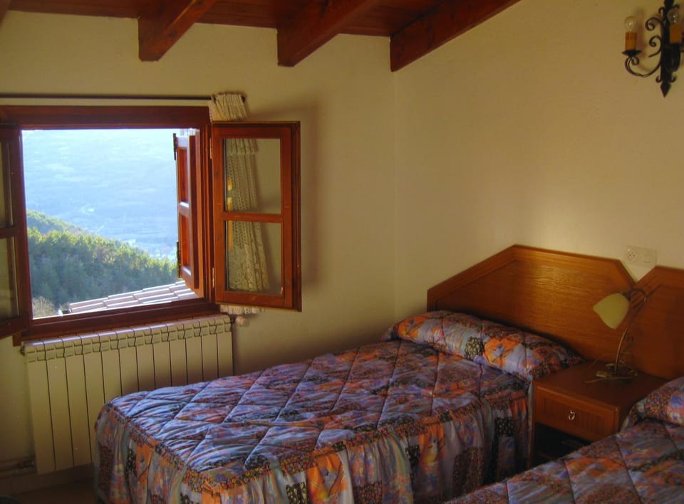 Casa Enriu-habitaciones con opcion a desayuno Country House in Alta Ribagorça