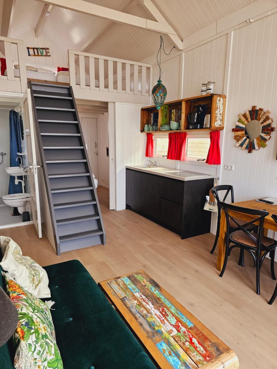 Kitchen or kitchenette, Living room