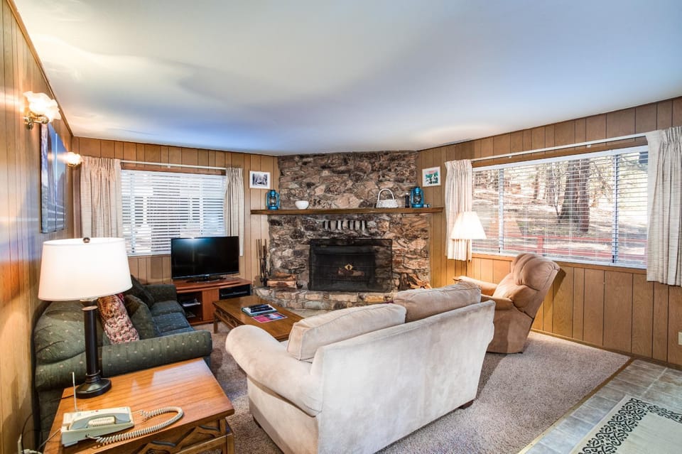 Deer Hollow House in Sierra Nevada