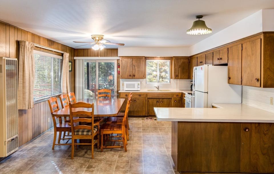Deer Hollow House in Sierra Nevada