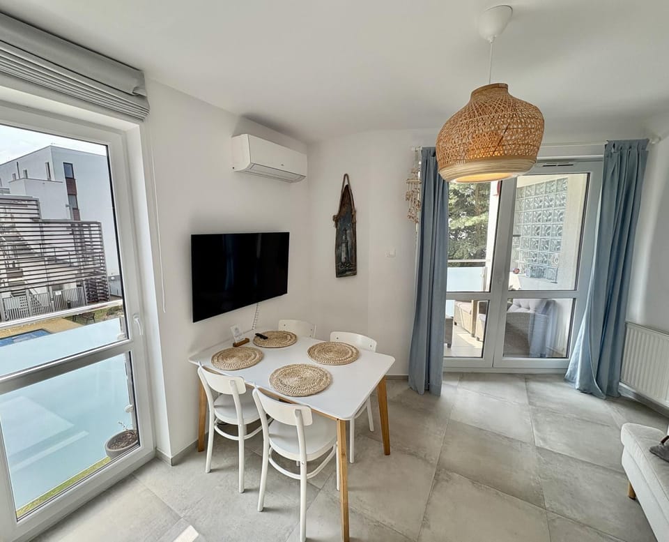 Communal lounge/ TV room, TV and multimedia, Living room
