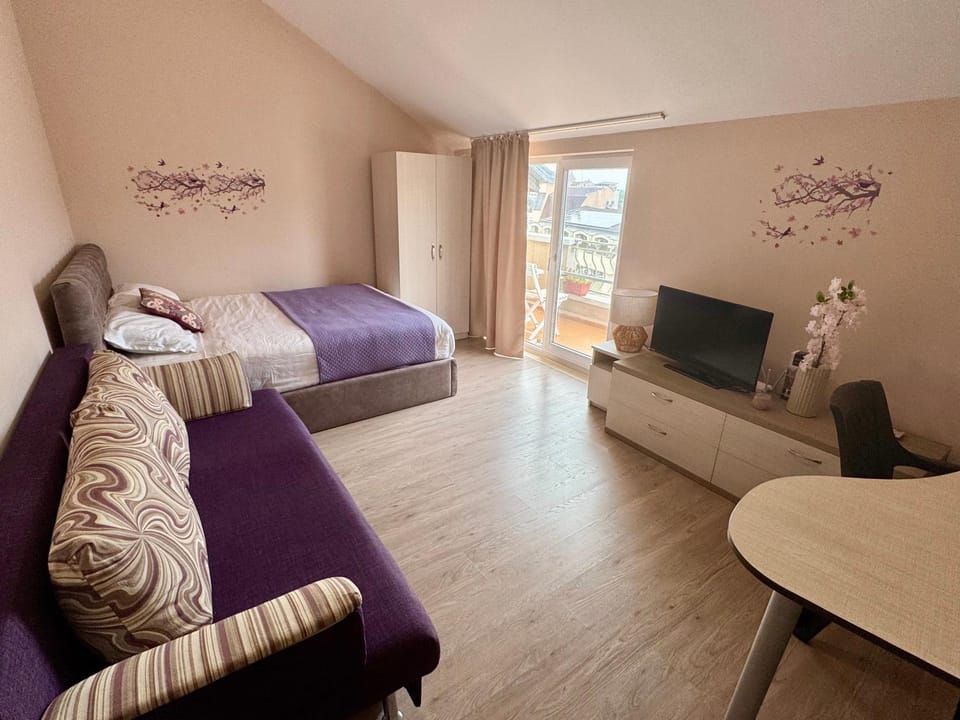 Communal lounge/ TV room, Living room, Bedroom