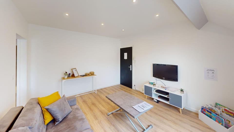 Communal lounge/ TV room, TV and multimedia, Living room, Seating area