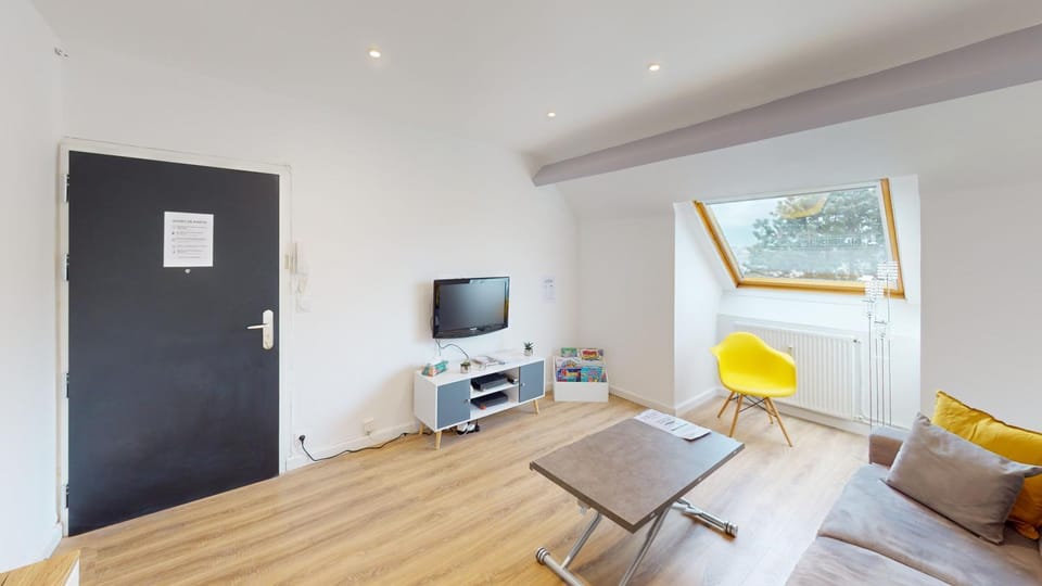 Communal lounge/ TV room, TV and multimedia, Living room, Seating area