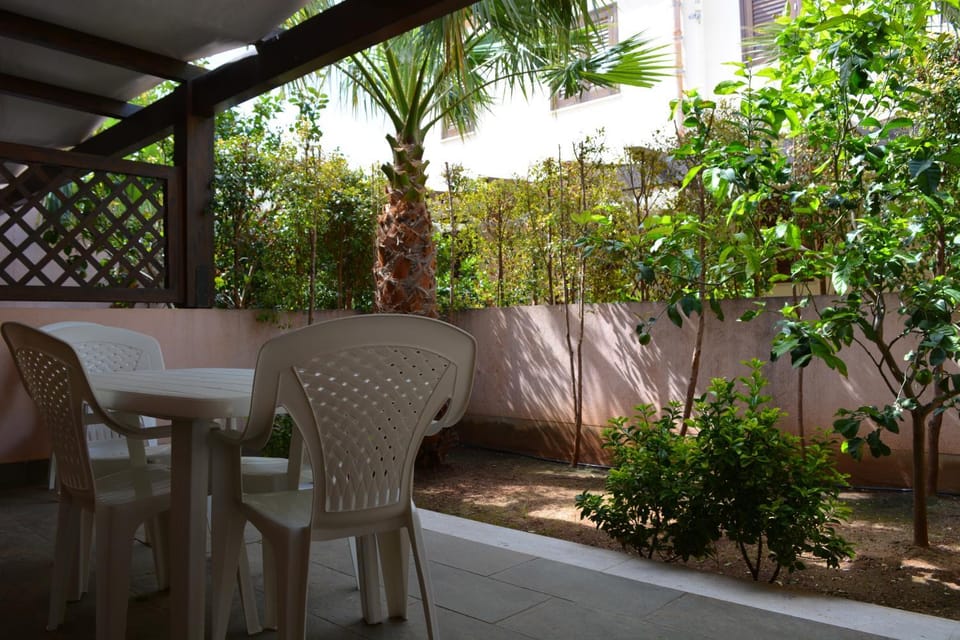 Garden, Dining area