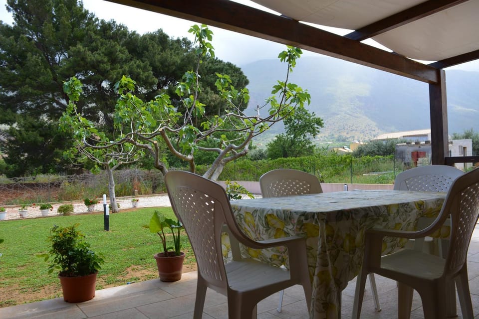 Garden, Dining area, Garden view, Mountain view