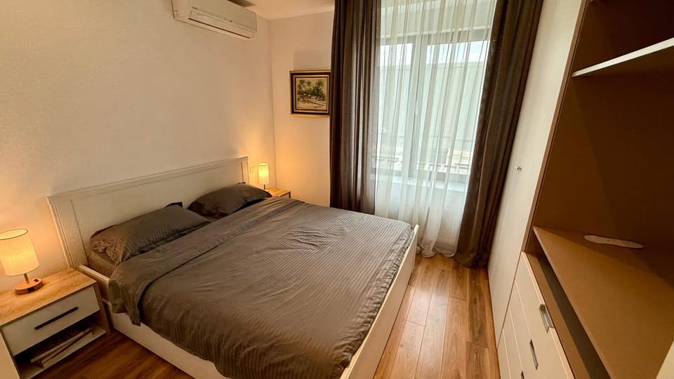 Bed, Photo of the whole room, Bedroom, internet, air conditioner