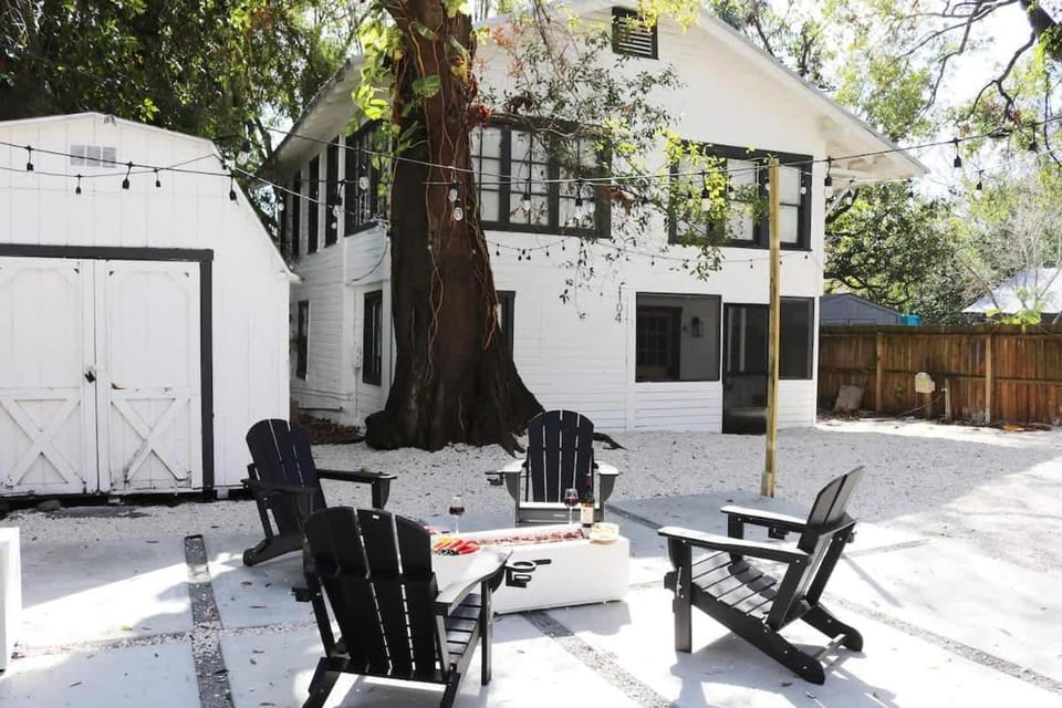 Outdoor Hangout with BBQ, Firepit, Bocce Ball and More House in Tampa