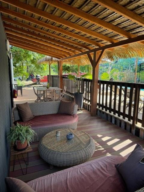 Patio, Living room, Dining area, Garden view